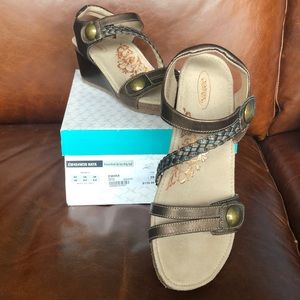Aetrex bronze braid strap wedge sandals